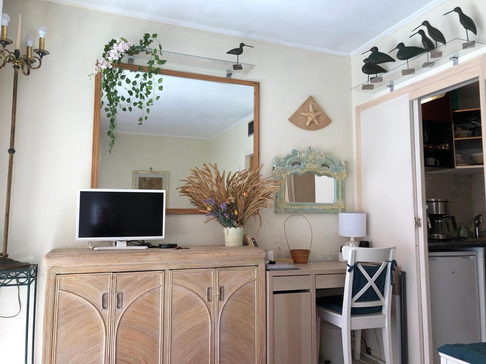 Gasthof With Terrace & Rooftop Pool In Promenade Des Nizza